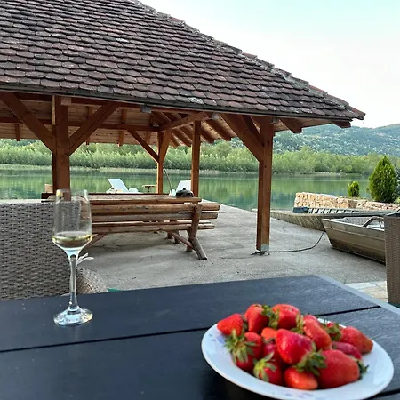 Vikendica Peric Zelinje Сasa de vacaciones *