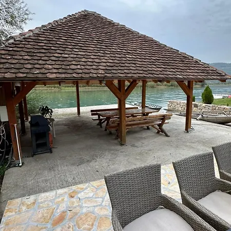 Сasa de vacaciones Vikendica Peric Zelinje